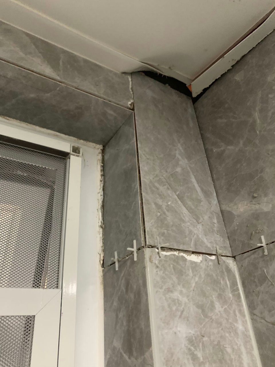 卫生间墙壁瓷砖空鼓怎么办视频(卫生间墙面瓷砖空鼓原因及处理办法)